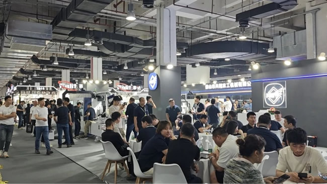 展商风采 | 共翔携全能封边解决方案惊艳亮相，诠释“轻高定”美学新境界