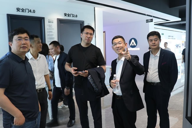 王力门业