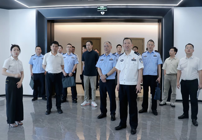 王力门业 | 企业如何筑牢信息安全“铜墙铁壁”？金华市公安局党委委员、副局长吕会民带队到王力调研信息网络安全