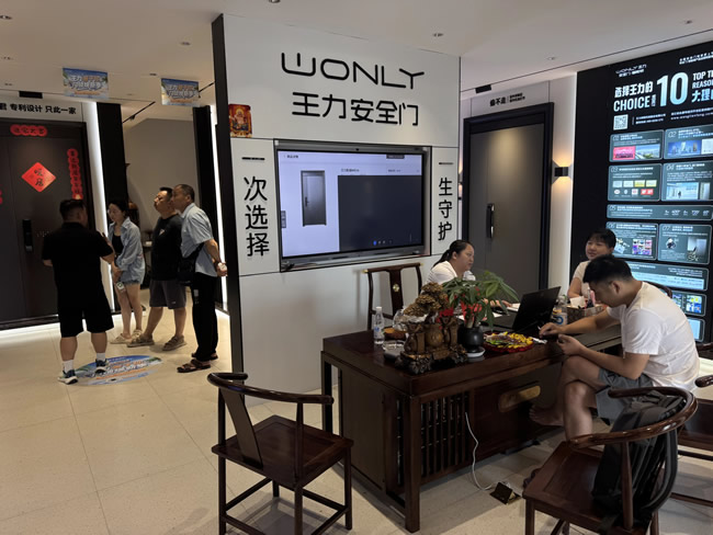 王力门业 | 重庆渝北区经销商王总团队：5场售出31张券，到店成交率近100%！