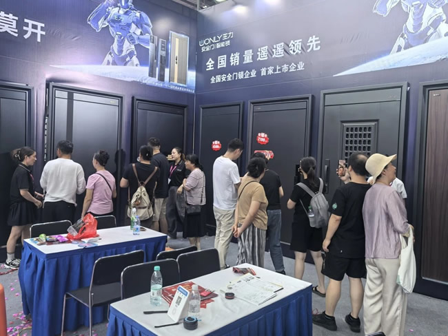 王力门业 | 安徽合肥经销商黄总：展会现场直接签单收款突破10万！