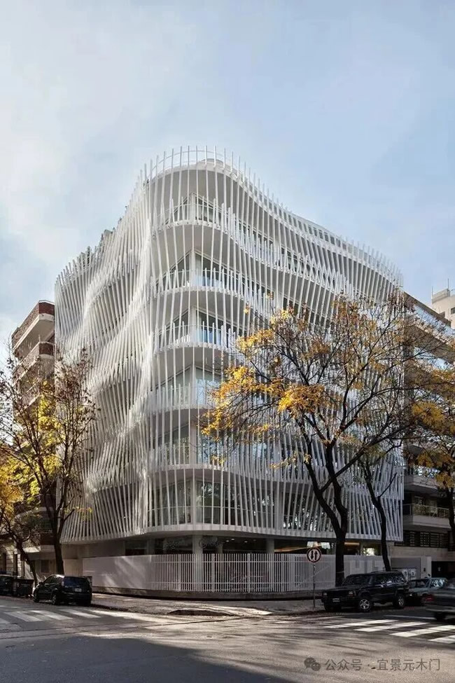 宜景元木门丨高定木作新视角，墙面格栅系统